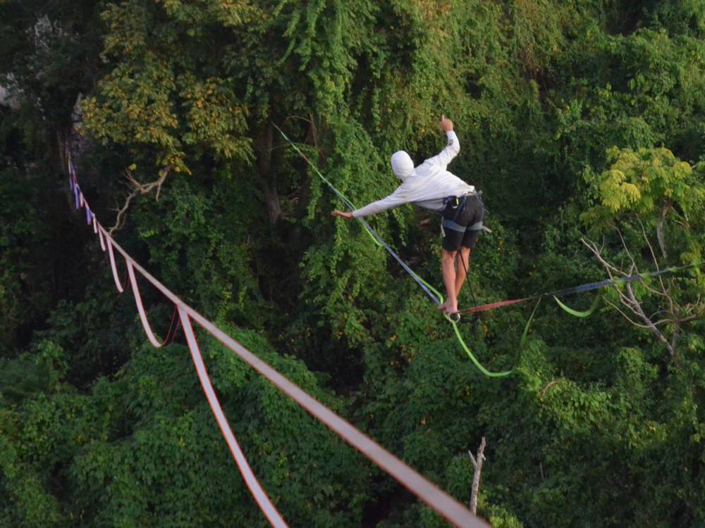 The Naked Slackliner