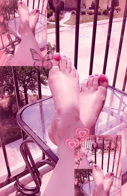 Pinky Feet Goddess