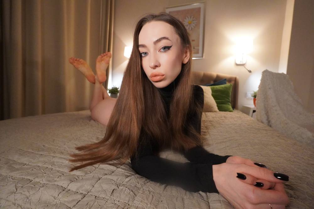 THE FETISH GODDESS FEMDOM FINDOM FEET