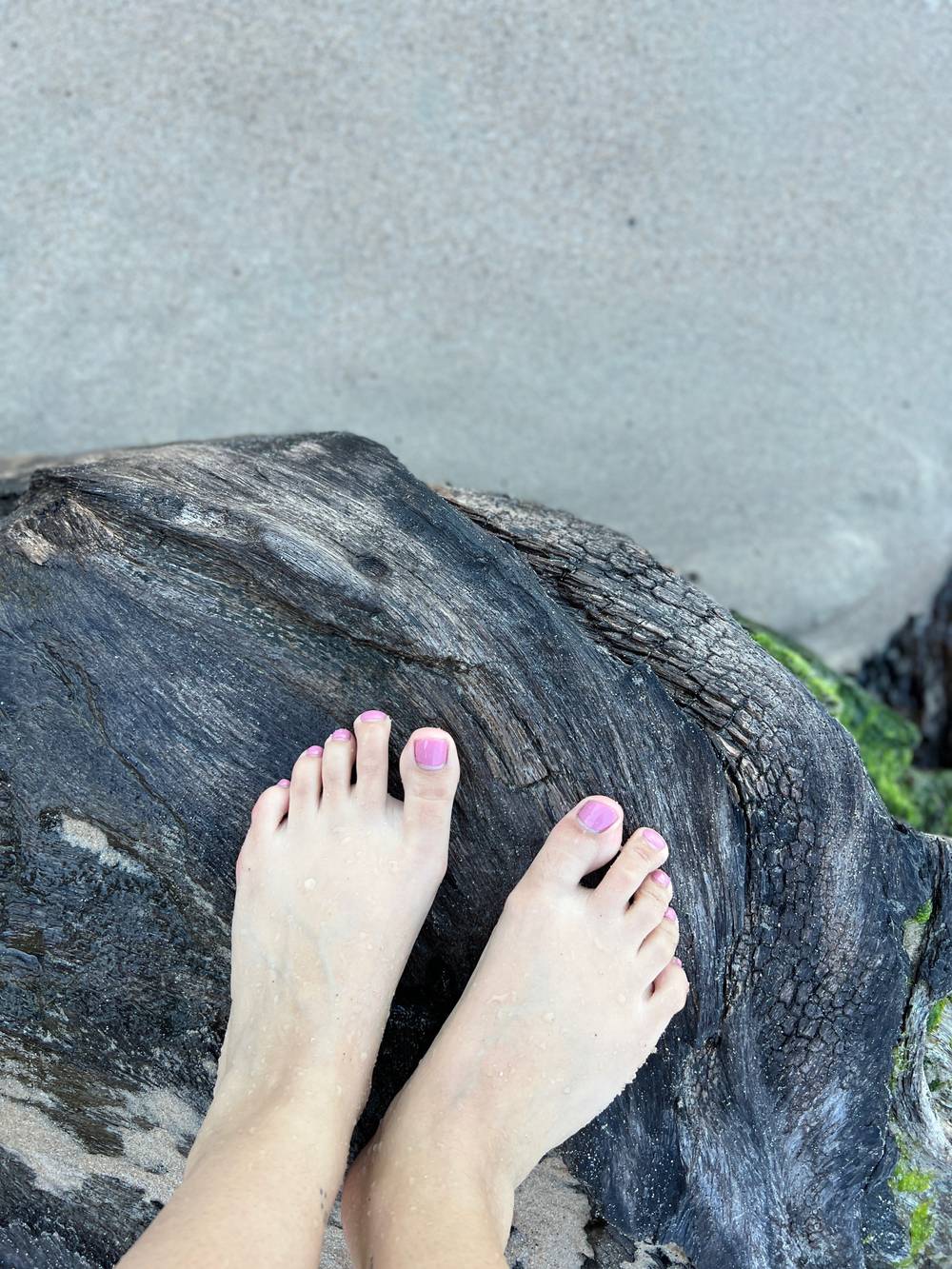 Feet in the beach