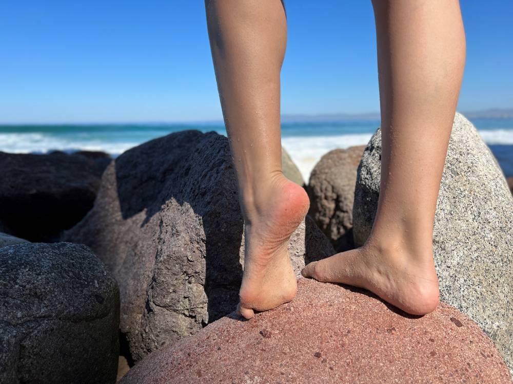 Feet in the beach