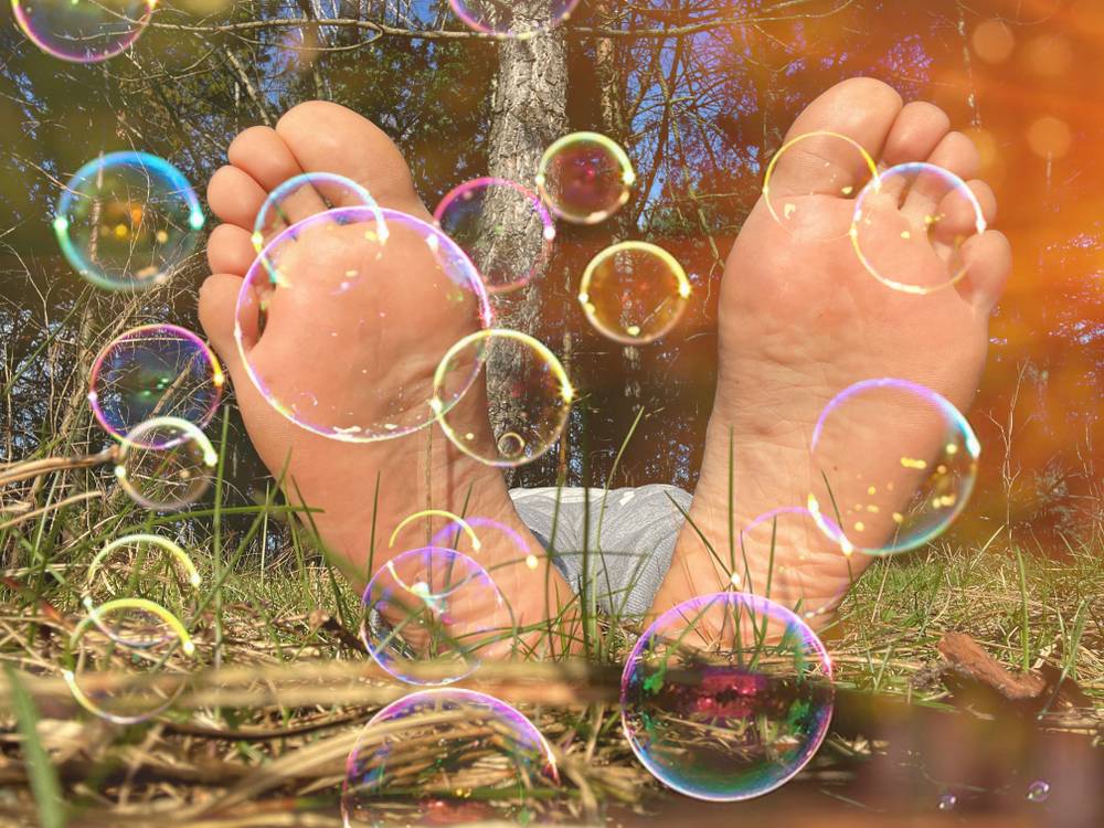 Bubble Feet Queen